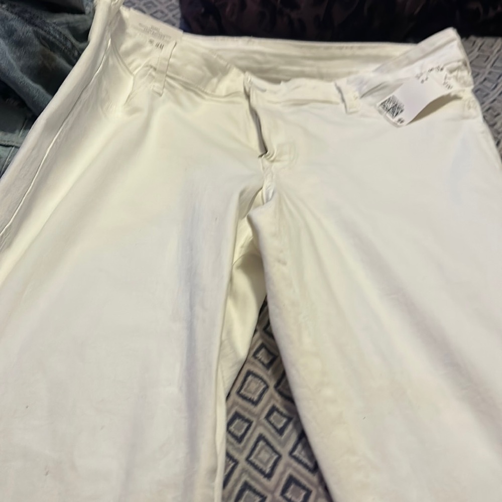 WHITE PANTS